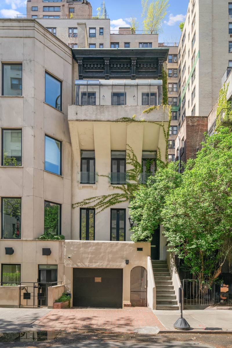 310 East 69th Street Thouse, Upper East Side, Upper East Side, NYC - 4 Bedrooms  
4.5 Bathrooms  
9 Rooms - 