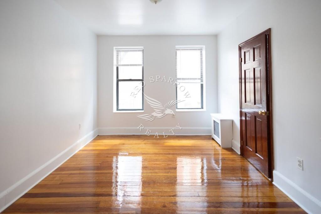 East 96th Street 12, Carnegie Hill, Upper East Side, NYC - 2 Bedrooms  
1 Bathrooms  
4 Rooms - 