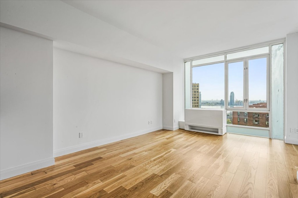 385 1st Avenue 18G, Gramercy Park, Downtown, NYC - 1 Bedrooms  
1 Bathrooms  
3 Rooms - 