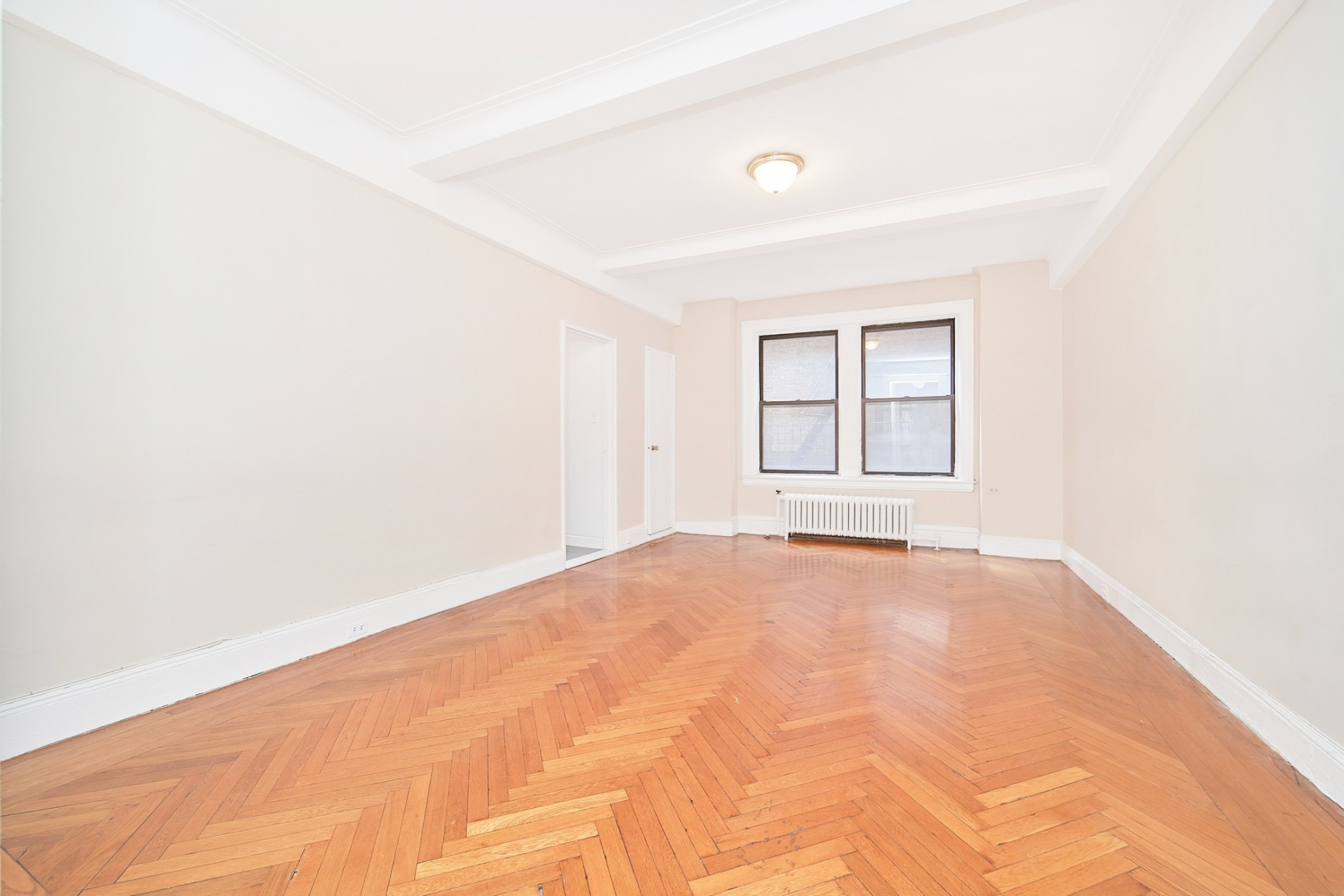 600 West 111th Street 4E, Morningside Heights, Upper Manhattan, NYC - 1 Bedrooms  
1 Bathrooms  
3 Rooms - 