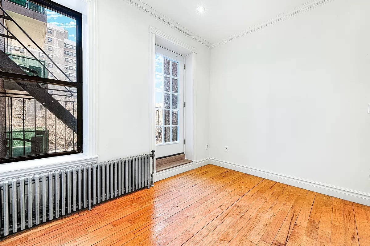 45 Orchard Street 5A, Lower East Side, Downtown, NYC - 3 Bedrooms  
1 Bathrooms  
5 Rooms - 