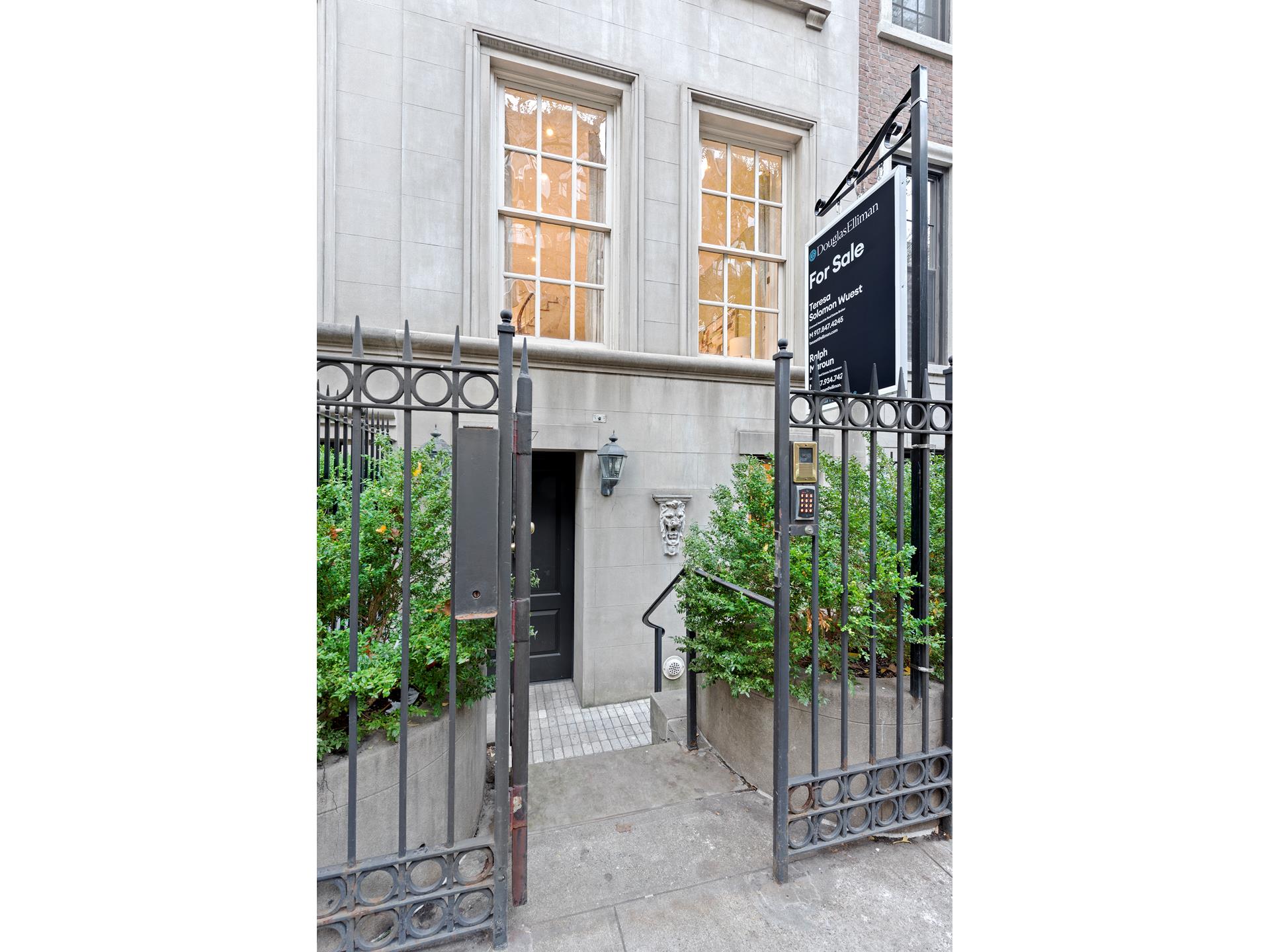 247 East 71st Street, Lenox Hill, Upper East Side, NYC - 5 Bedrooms  
3.5 Bathrooms  
11 Rooms - 