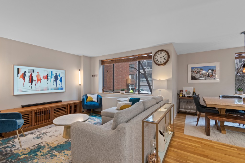 445 West 19th Street 1F, Chelsea, Downtown, NYC - 1 Bedrooms  
2 Bathrooms  
4 Rooms - 
