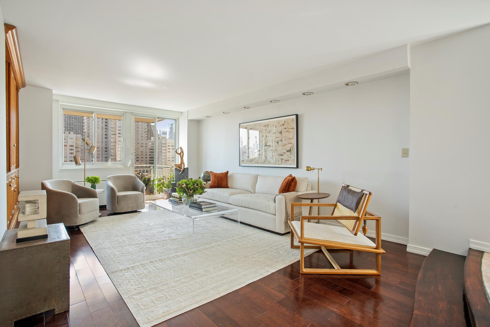 515 East 79th Street 14Bc, Yorkville, Upper East Side, NYC - 3 Bedrooms  
4.5 Bathrooms  
7 Rooms - 