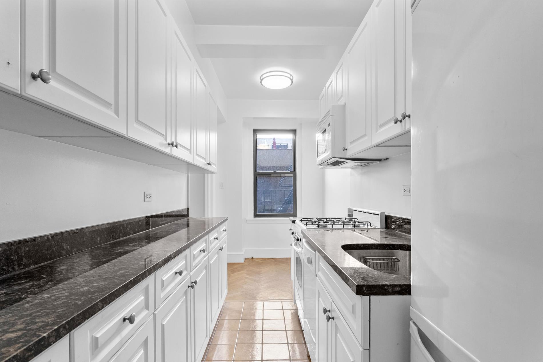 37 West 72nd Street 5-E, Upper West Side, Upper West Side, NYC - 1 Bedrooms  
1 Bathrooms  
3 Rooms - 