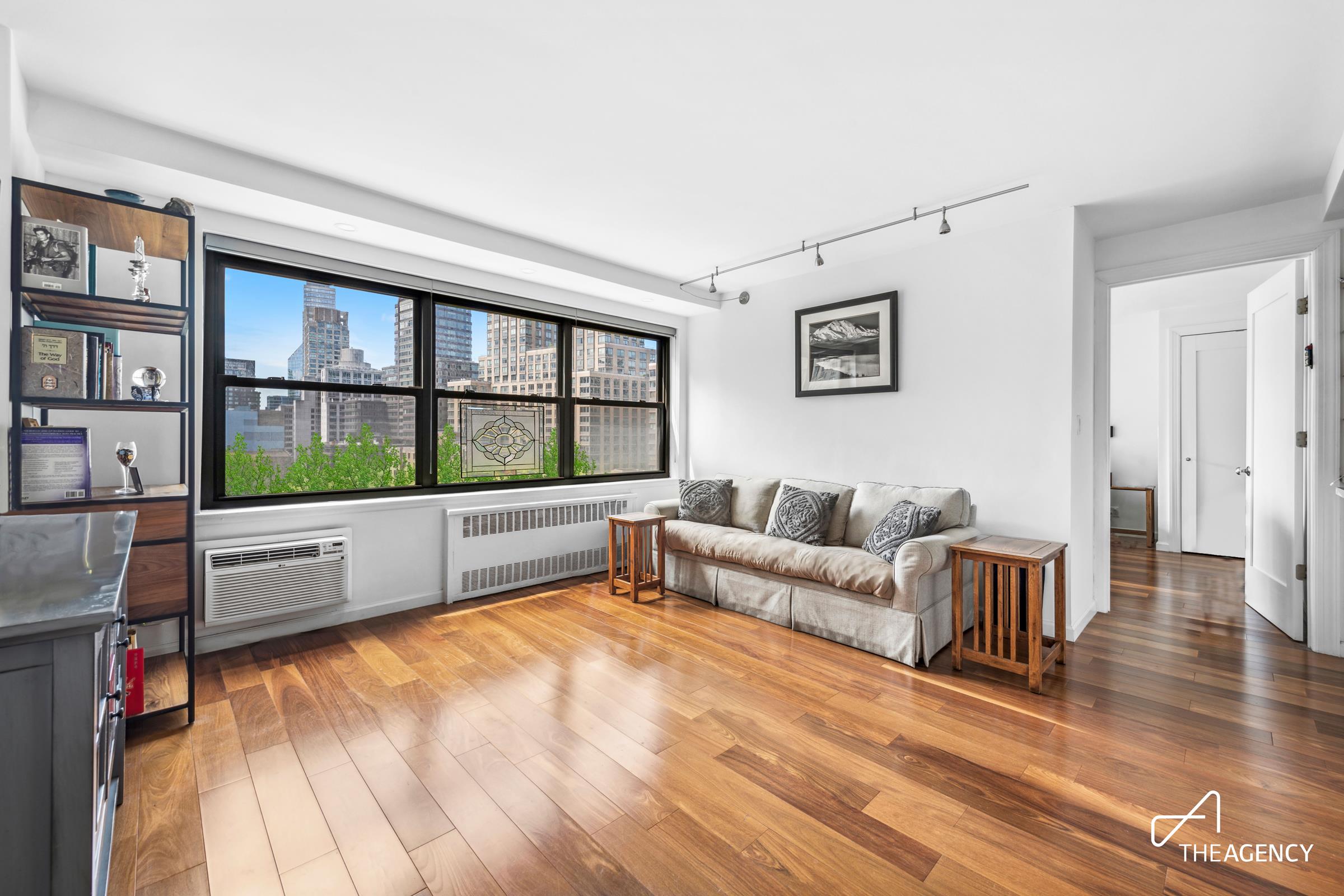 205 West End Avenue 8-K, Lincoln Square, Upper West Side, NYC - 1 Bedrooms  
1 Bathrooms  
3 Rooms - 