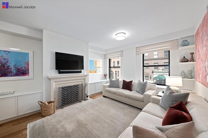 114 East 84th Street 2-A, Upper East Side, Upper East Side, NYC - 4 Bedrooms  
2.5 Bathrooms  
7 Rooms - 