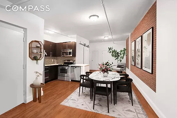 147 Grand Street 4E, Soho, Downtown, NYC - 3 Bedrooms  
1 Bathrooms  
5 Rooms - 