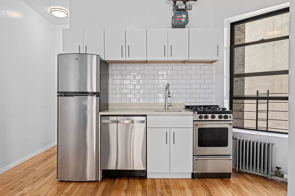 235 West 12th Street 4, West Village, Downtown, NYC - 2 Bedrooms  
1 Bathrooms  
3 Rooms - 