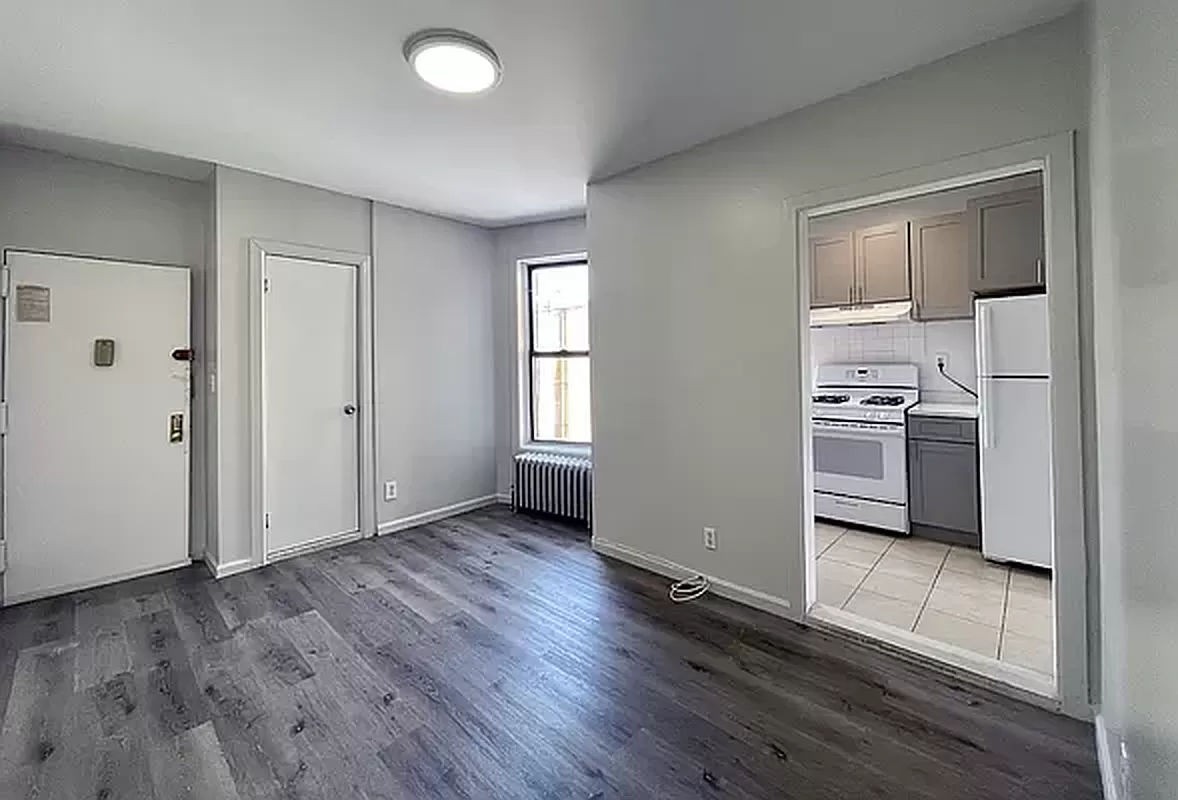 424 East 116th Street 1, East Harlem, Upper Manhattan, NYC - 1 Bedrooms  
1 Bathrooms  
3 Rooms - 