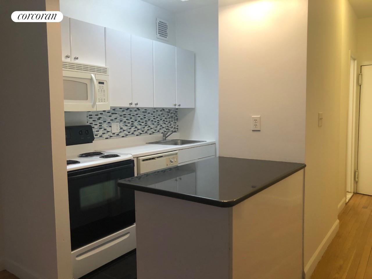 117 West 58th Street 8E, Central Park South, Midtown West, NYC - 2 Bedrooms  
1 Bathrooms  
4 Rooms - 