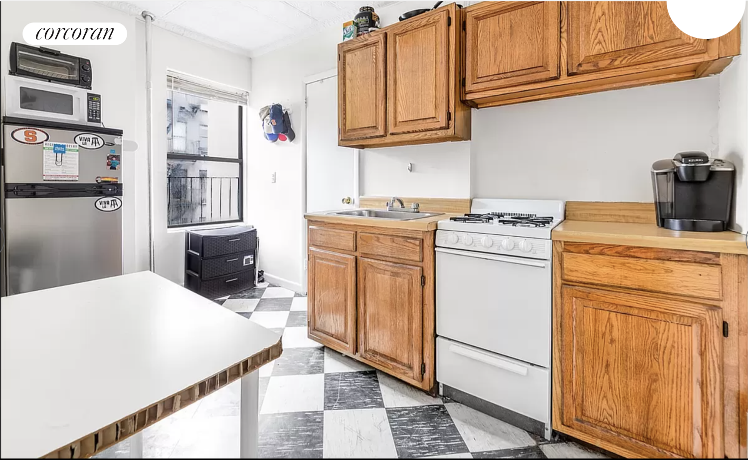 412 East 11th Street 4R, East Village, Downtown, NYC - 2 Bedrooms  
1 Bathrooms  
4 Rooms - 
