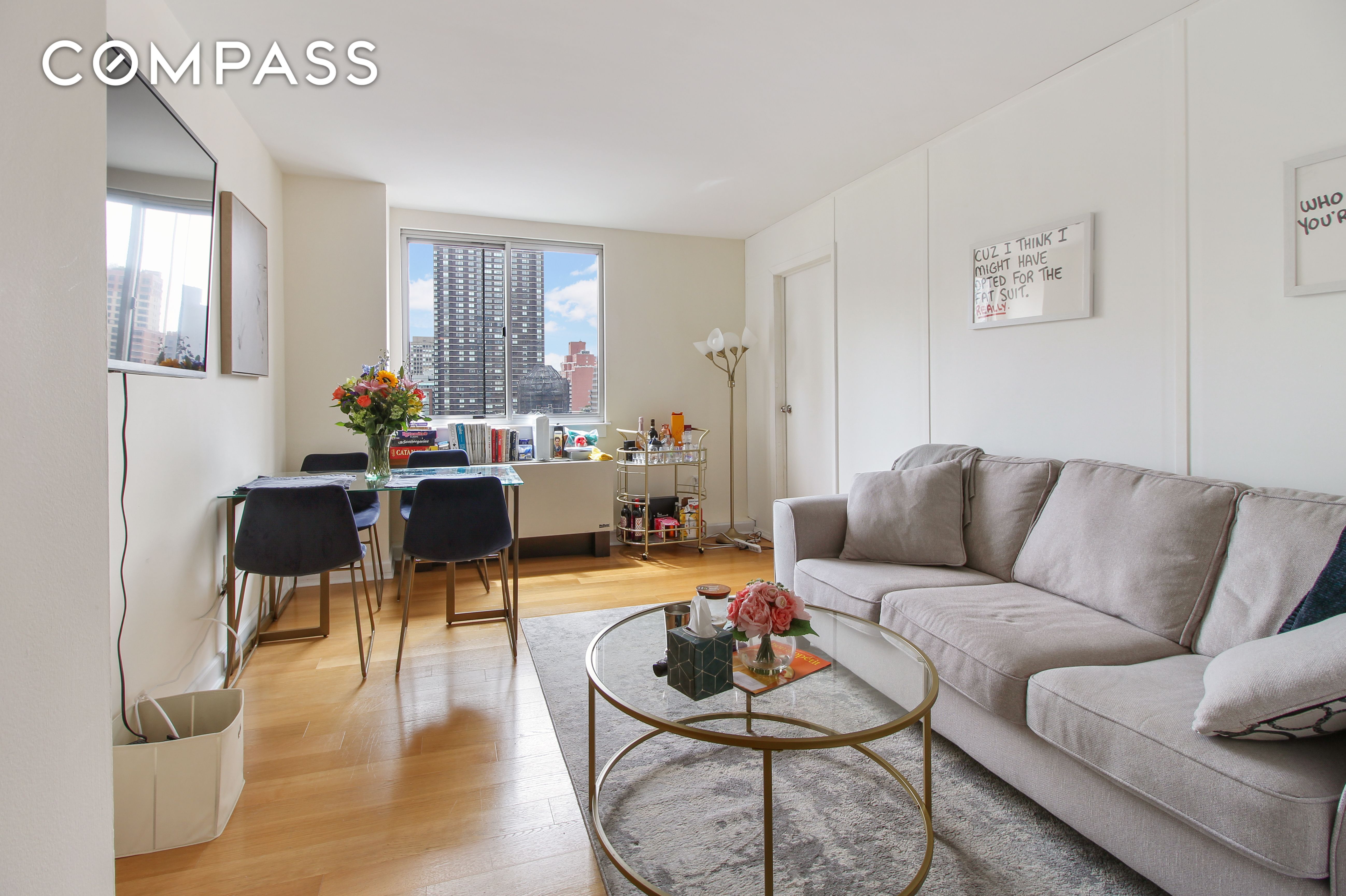 308 East 38th Street 12A, Murray Hill, Midtown East, NYC - 3 Bedrooms  
2 Bathrooms  
6 Rooms - 
