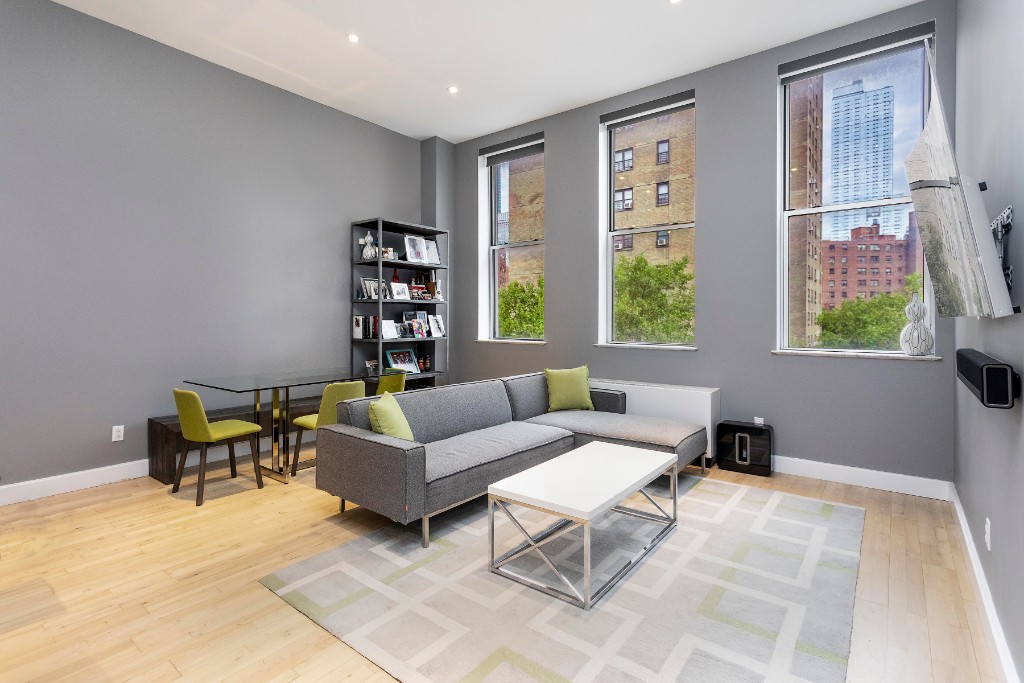420 West 25th Street 4B, Chelsea, Downtown, NYC - 2 Bedrooms  
1 Bathrooms  
4 Rooms - 