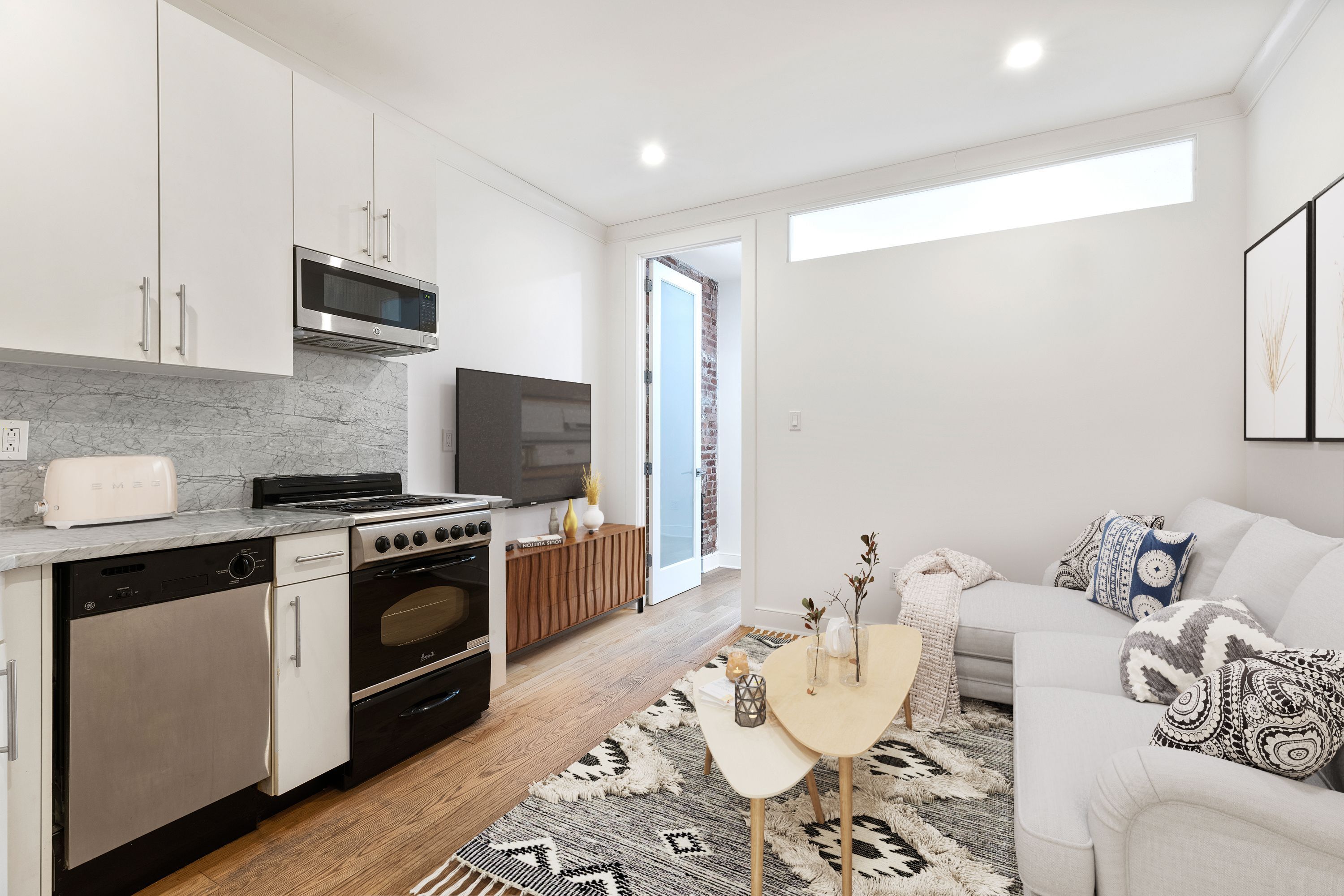 203 East 33rd Street 10, Kips Bay, Midtown East, NYC - 2 Bedrooms  
1 Bathrooms  
4 Rooms - 