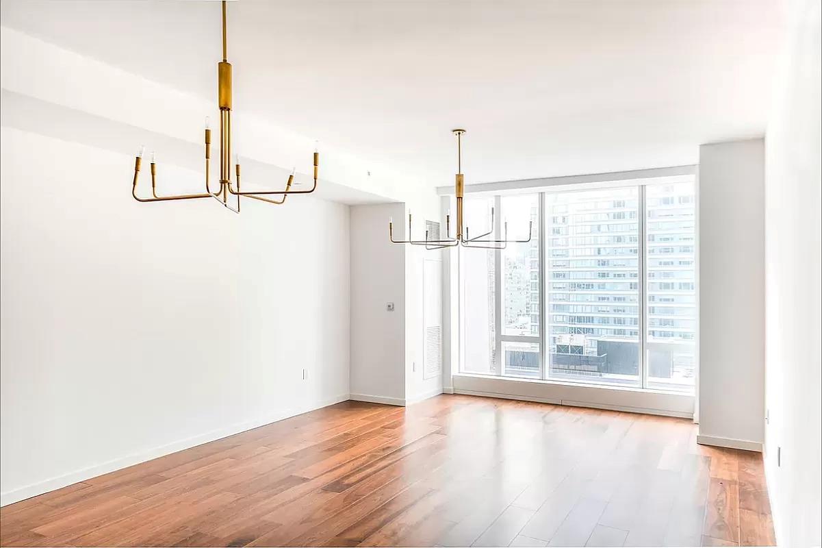 1 West End Avenue 15H, Lincoln Sq, Upper West Side, NYC - 2 Bedrooms  
2.5 Bathrooms  
4 Rooms - 