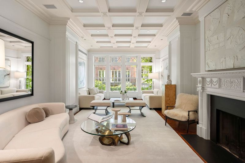 128 East 74th Street, Lenox Hill, Upper East Side, NYC - 5 Bedrooms  
5.5 Bathrooms  
11 Rooms - 