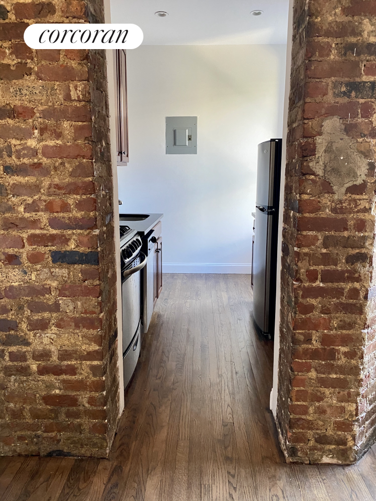 215 East 4th Street 23, East Village, Downtown, NYC - 2 Bedrooms  
1 Bathrooms  
4 Rooms - 