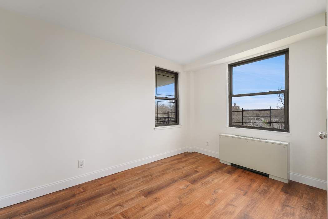 4901 Henry Hudson Parkway, New York, NY 10471, 3 Bedrooms Bedrooms, 5 Rooms Rooms,2 BathroomsBathrooms,Residential,For Sale,Windsor North,Henry Hudson,PRCH-8361285