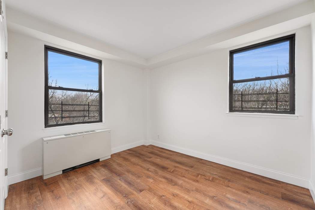 4901 Henry Hudson Parkway, New York, NY 10471, 3 Bedrooms Bedrooms, 5 Rooms Rooms,2 BathroomsBathrooms,Residential,For Sale,Windsor North,Henry Hudson,PRCH-8361285