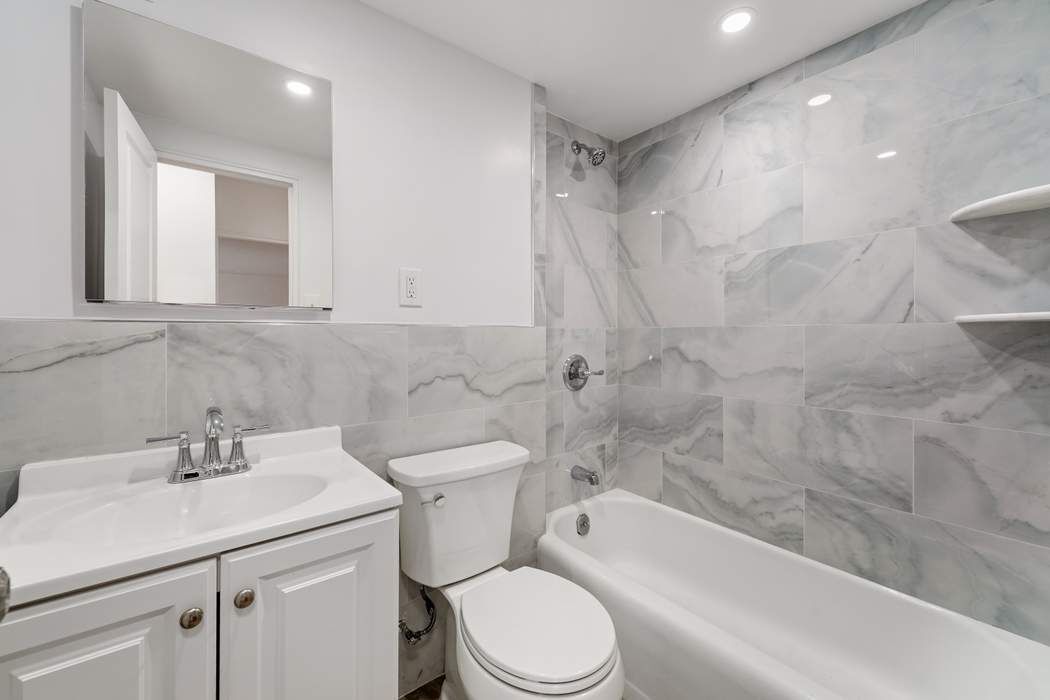 4901 Henry Hudson Parkway, New York, NY 10471, 3 Bedrooms Bedrooms, 5 Rooms Rooms,2 BathroomsBathrooms,Residential,For Sale,Windsor North,Henry Hudson,PRCH-8361285