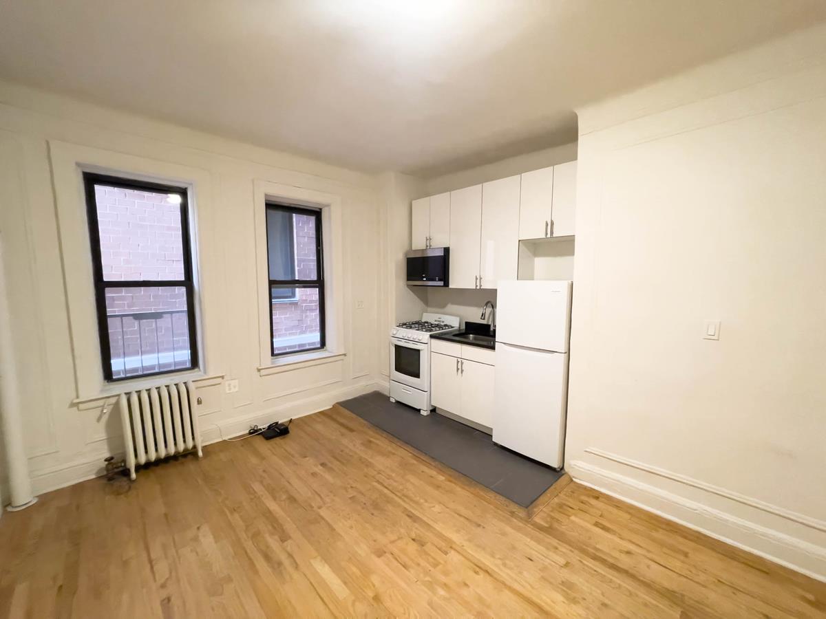 214 West 96th Street 3-C, Upper West Side, Upper West Side, NYC - 1 Bedrooms  
1 Bathrooms  
3 Rooms - 