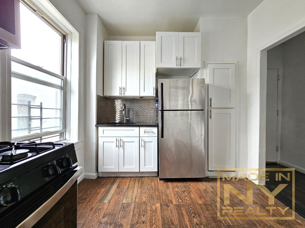 37-70 63rd St, Woodside, Queens, New York - 1 Bedrooms  
1 Bathrooms  
3 Rooms - 