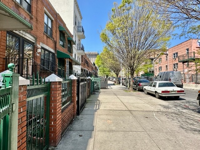 456 Hart Street 2, Bushwick, Brooklyn, New York - 2 Bedrooms  
1 Bathrooms  
4 Rooms - 