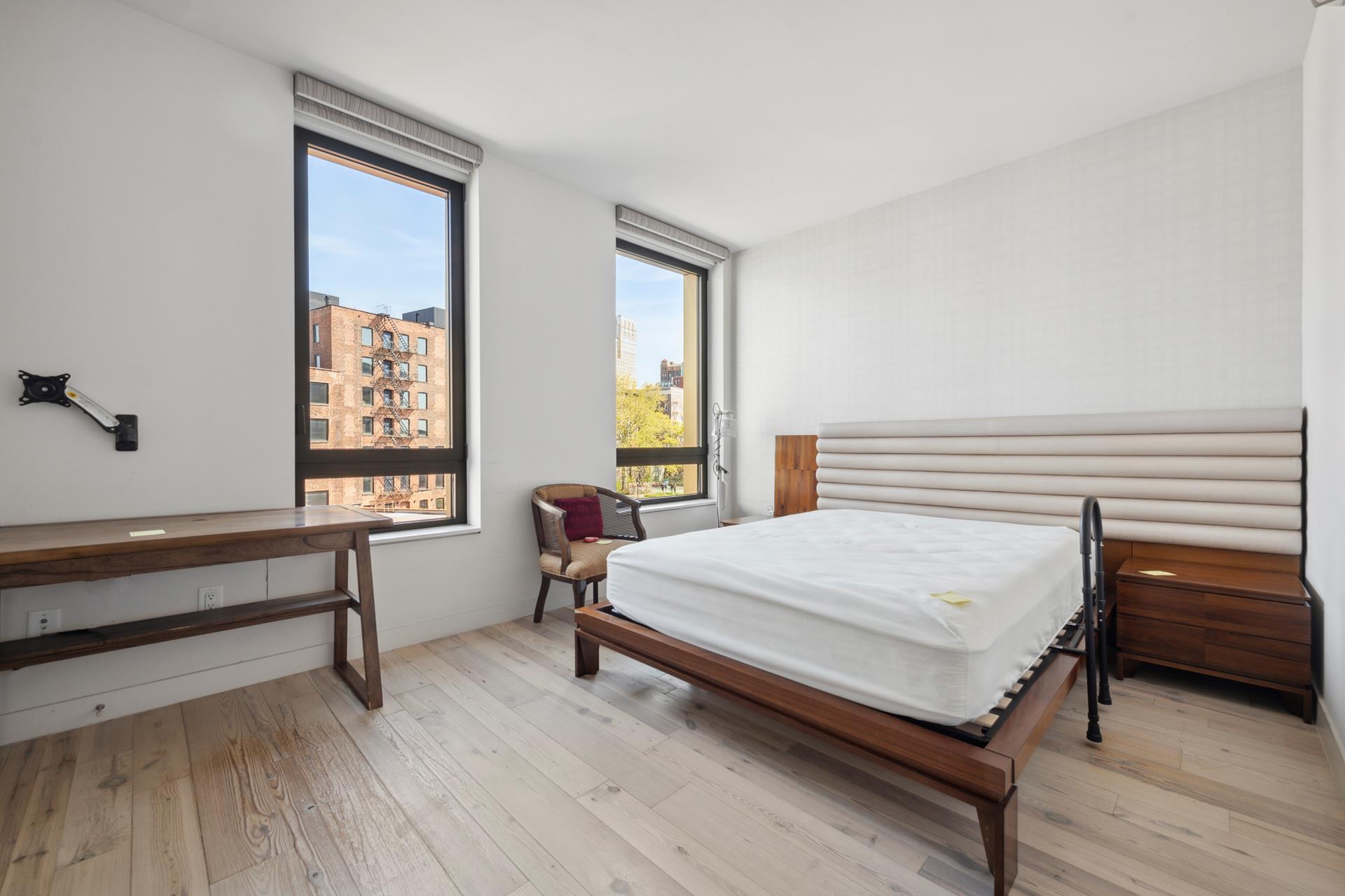 90 Furman Street N512, Brooklyn Heights, Brooklyn, New York - 3 Bedrooms  
2.5 Bathrooms  
8 Rooms - 