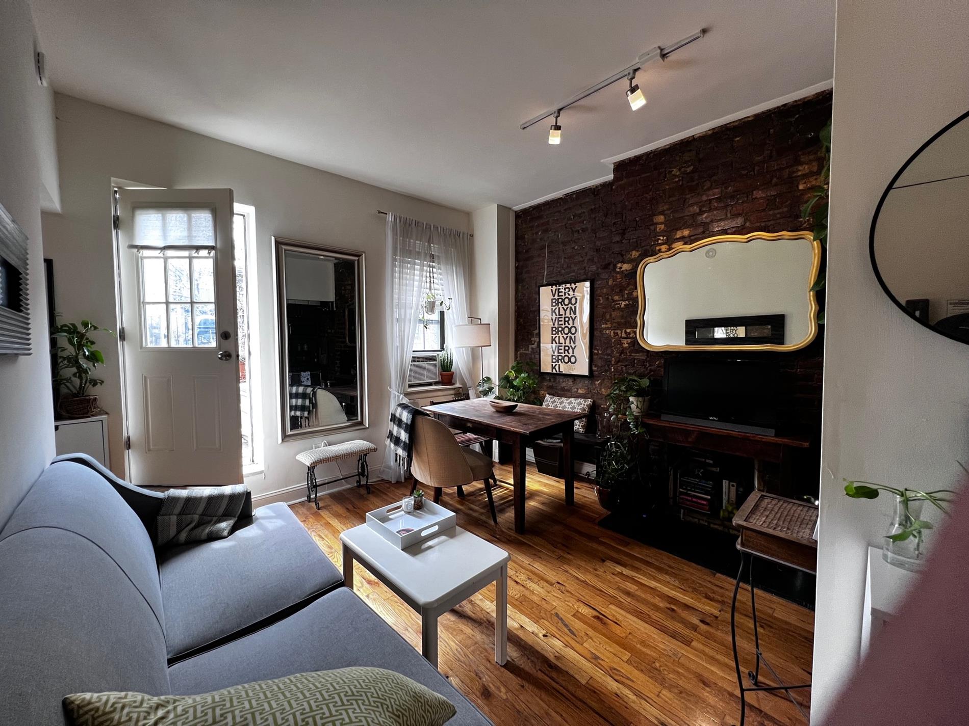 424 West 22nd Street 8, Chelsea, Downtown, NYC - 1 Bedrooms  
1 Bathrooms  
3 Rooms - 