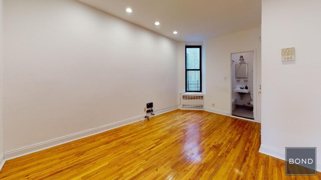 328 East 93rd Street 5C, Upper East Side, Upper East Side, NYC - 1 Bedrooms  
1 Bathrooms  
3 Rooms - 