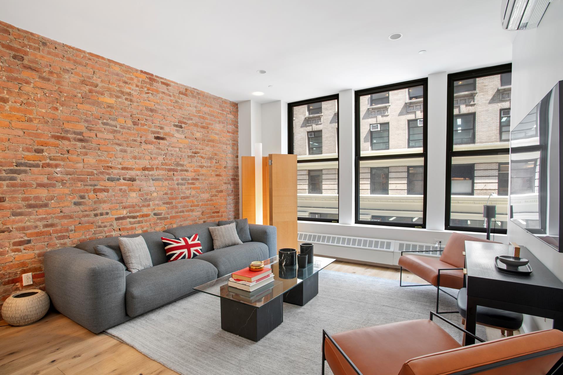 118 West 27th Street 3F, Chelsea, Downtown, NYC - 2 Bedrooms  
2 Bathrooms  
6 Rooms - 