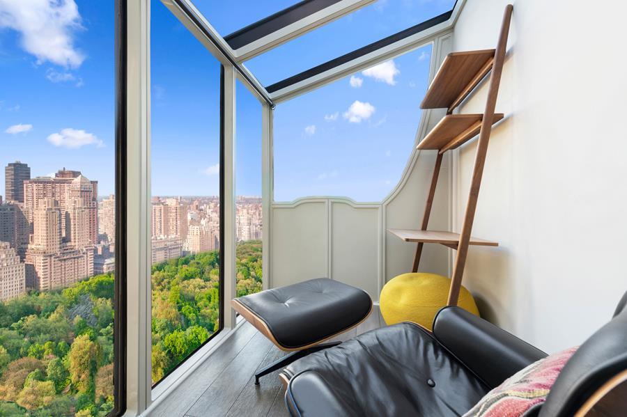 150 Central Park 3504, Central Park South, Midtown West, NYC - 2 Bedrooms  
3 Bathrooms  
4 Rooms - 