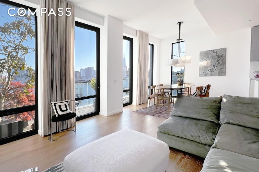287 East Houston Street 8A, Lower East Side, Downtown, NYC - 2 Bedrooms  
2 Bathrooms  
4 Rooms - 