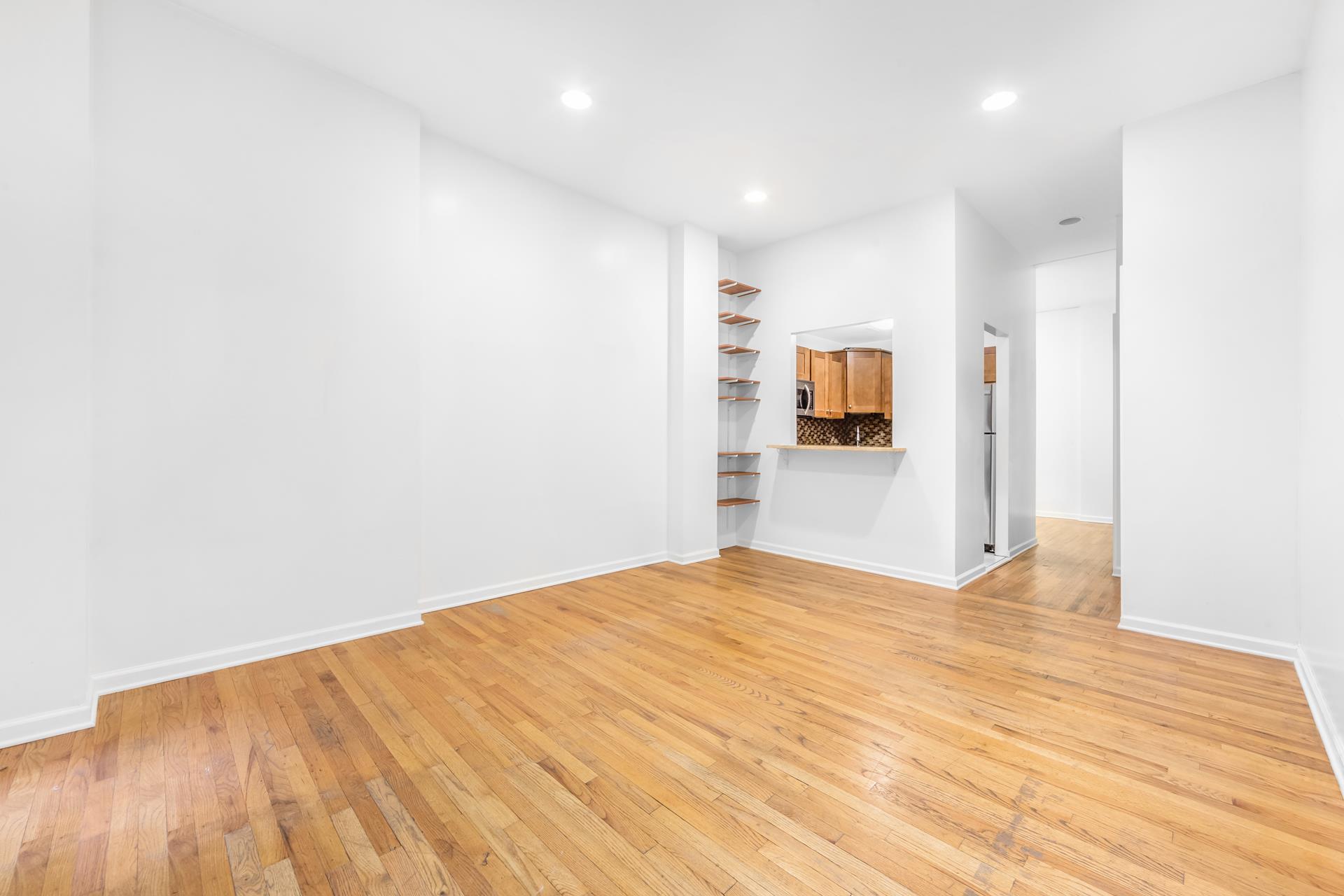 Photo 1 of 203 East 13th Street 1A, East Village, NYC, $3,250, Web #: 1073303525