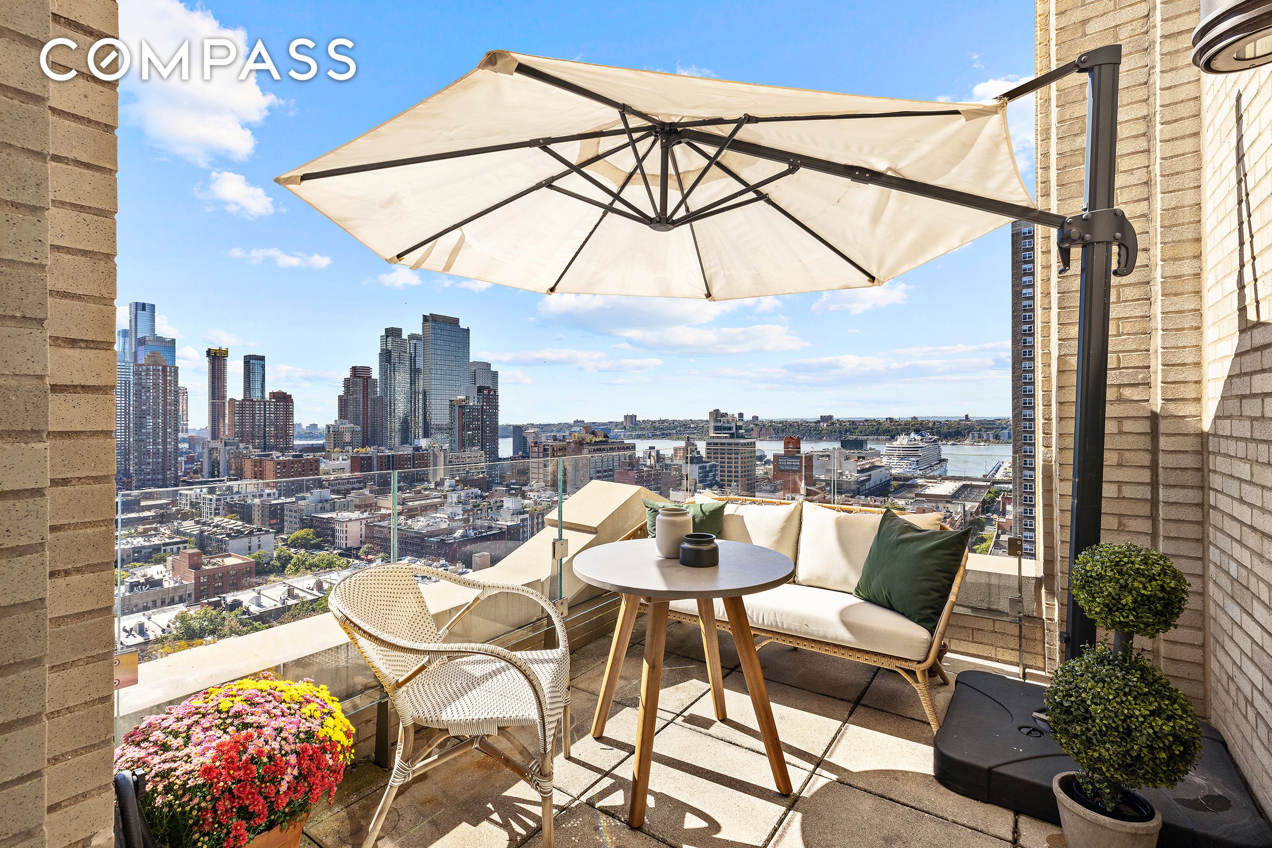 425 West 50th Street 15A, Hell S Kitchen, Midtown West, NYC - 1 Bedrooms  
1 Bathrooms  
3 Rooms - 
