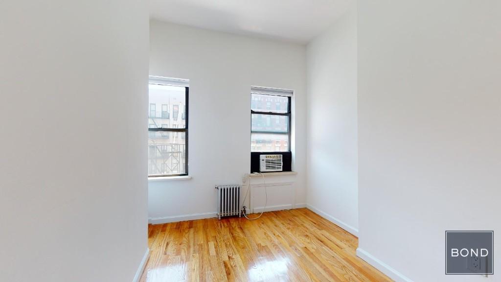 96 3rd Avenue 4F, East Village, Downtown, NYC - 2 Bedrooms  
1 Bathrooms  
4 Rooms - 