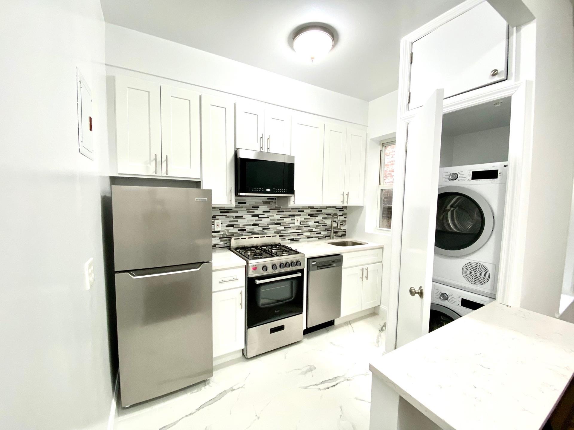220 East 36th Street C3, Murray Hill, Midtown East, NYC - 1 Bedrooms  
1 Bathrooms  
3 Rooms - 