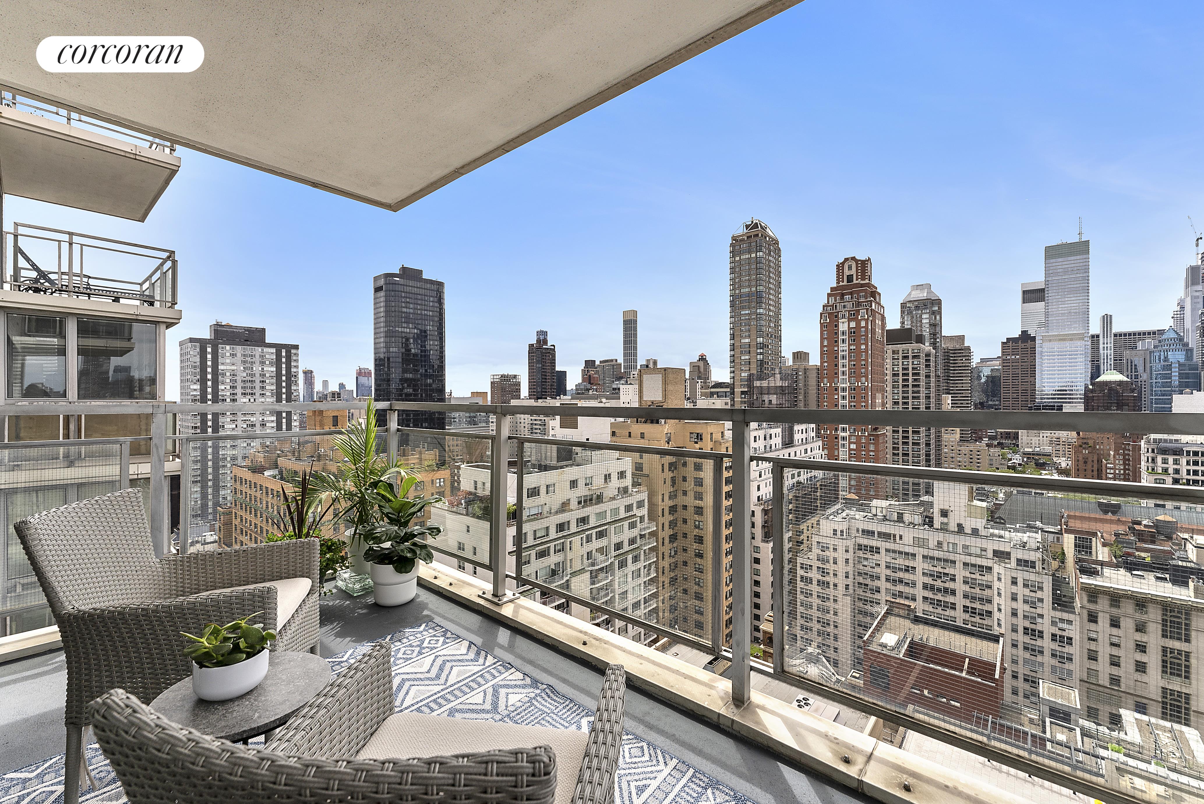150 East 69th Street 23M, Lenox Hill, Upper East Side, NYC - 3 Bedrooms  
2 Bathrooms  
5 Rooms - 