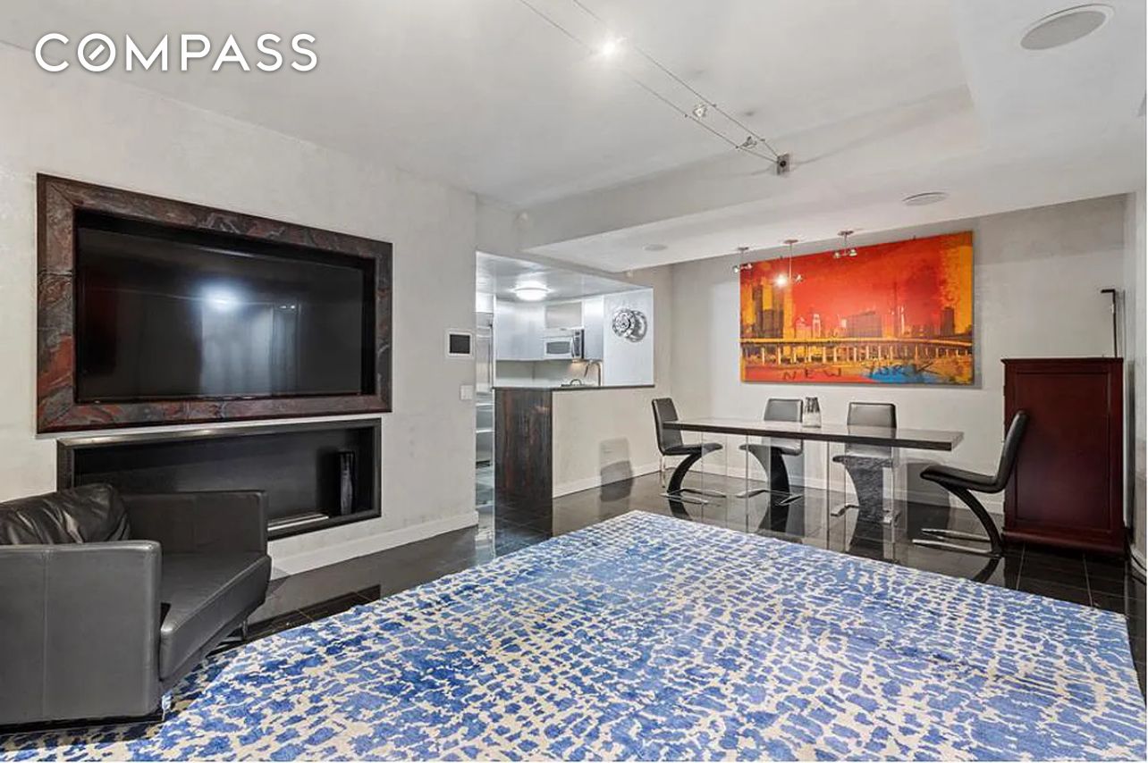 100 West 58th Street 2G, Midtown Central, Midtown East, NYC - 2 Bedrooms  
2 Bathrooms  
5 Rooms - 