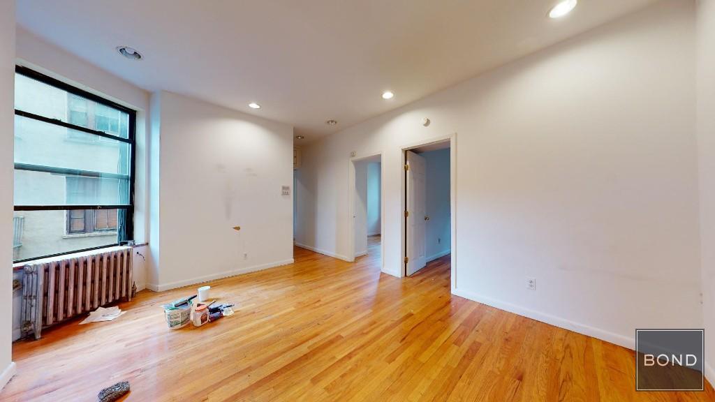 237 East 5th Street 9, East Village, Downtown, NYC - 3 Bedrooms  
1 Bathrooms  
5 Rooms - 