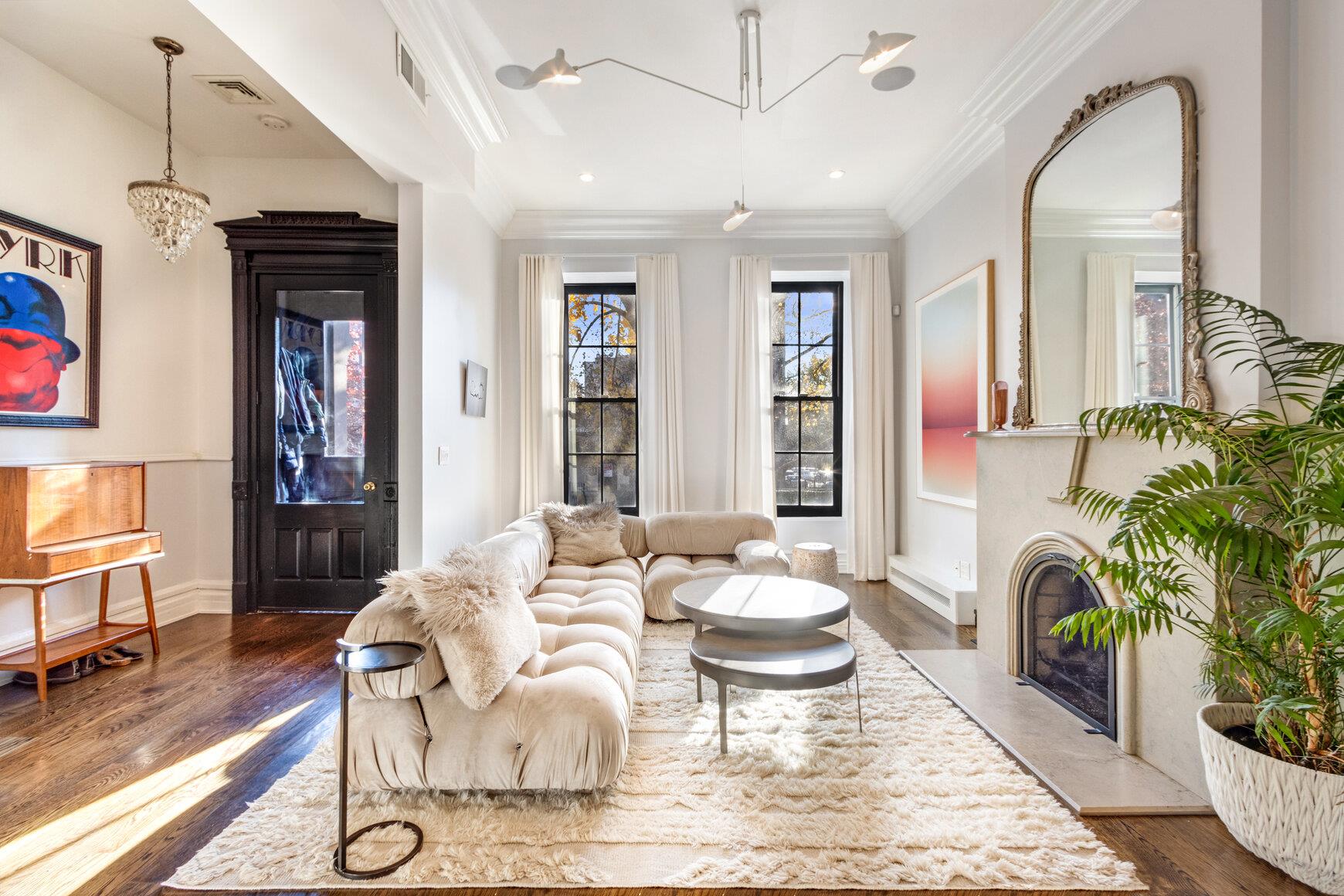 49 2nd Place 1, Carroll Gardens, Brooklyn, New York - 5 Bedrooms  
3.5 Bathrooms  
7 Rooms - 