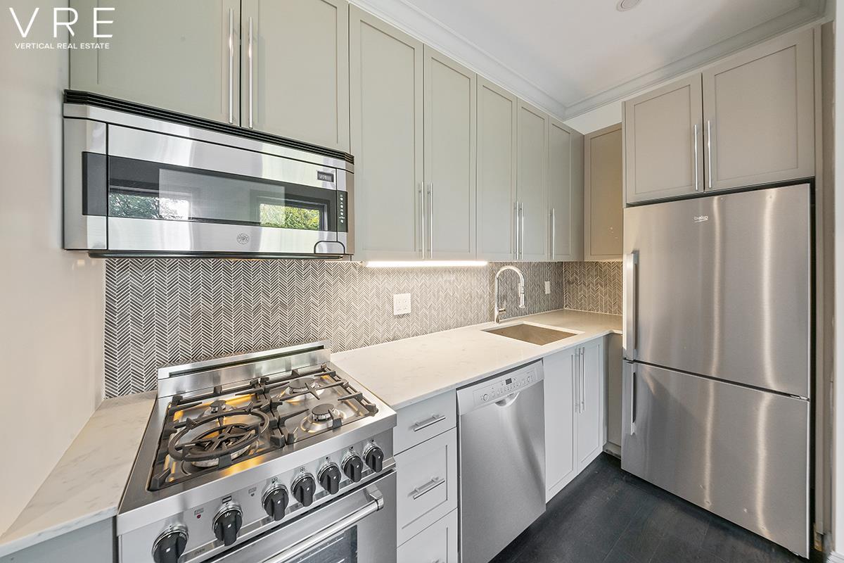 78 Prospect Park 6E, Park Slope, Brooklyn, New York - 2 Bedrooms  
1 Bathrooms  
4 Rooms - 