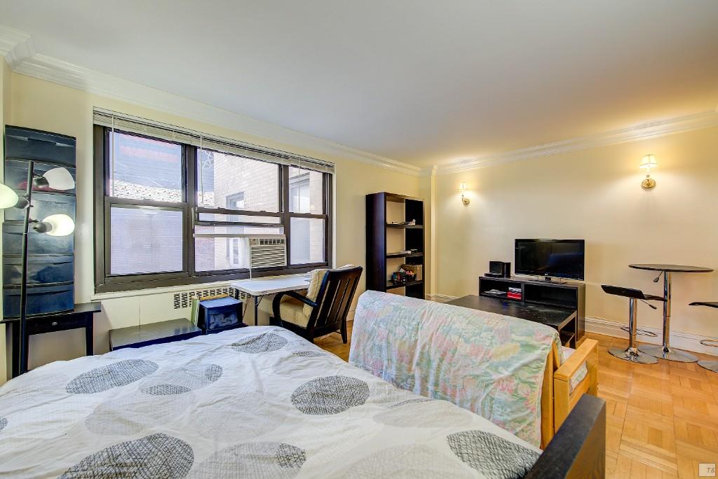 135 East 54th Street 5F, Gramercy Park And Murray Hill, Downtown, NYC - 1 Bathrooms  
2 Rooms - 