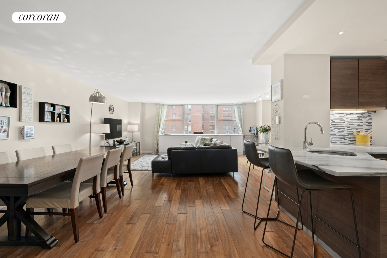 501 East 79th Street 8C, Yorkville, Upper East Side, NYC - 2 Bedrooms  
2 Bathrooms  
5 Rooms - 