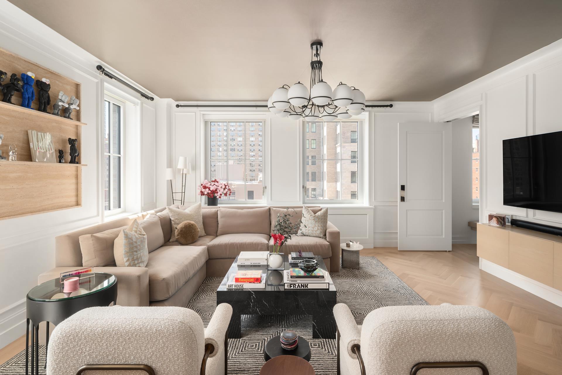 301 East 81st Street 10B, Yorkville, Upper East Side, NYC - 2 Bedrooms  
2.5 Bathrooms  
6 Rooms - 