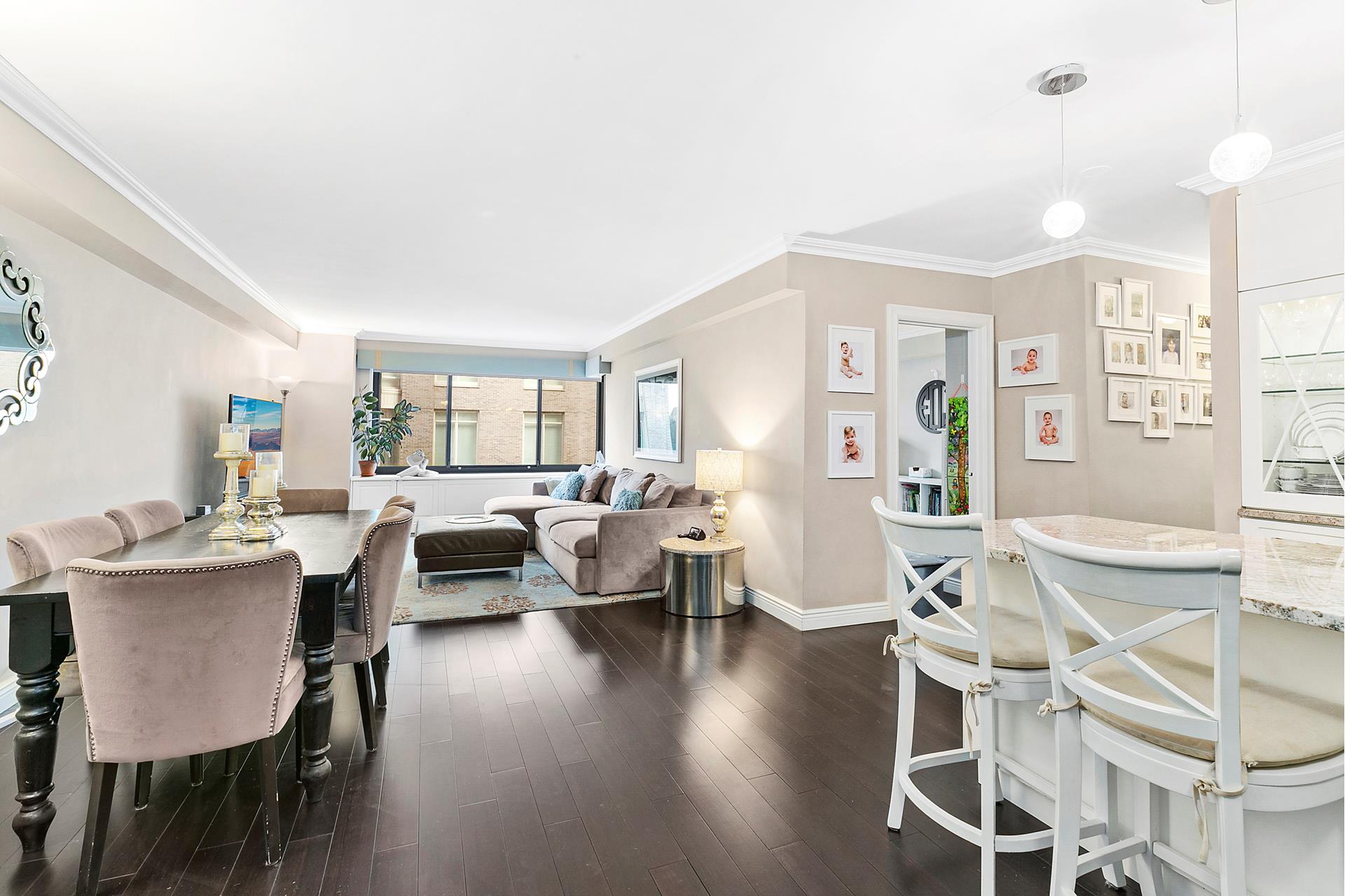 10 East End Avenue 10H, Yorkville, Upper East Side, NYC - 2 Bedrooms  
2 Bathrooms  
4 Rooms - 