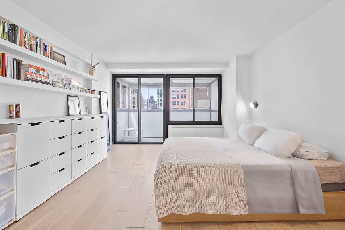 142 East 16th Street 11G, Gramercy Park, Downtown, NYC - 1 Bathrooms  
2 Rooms - 