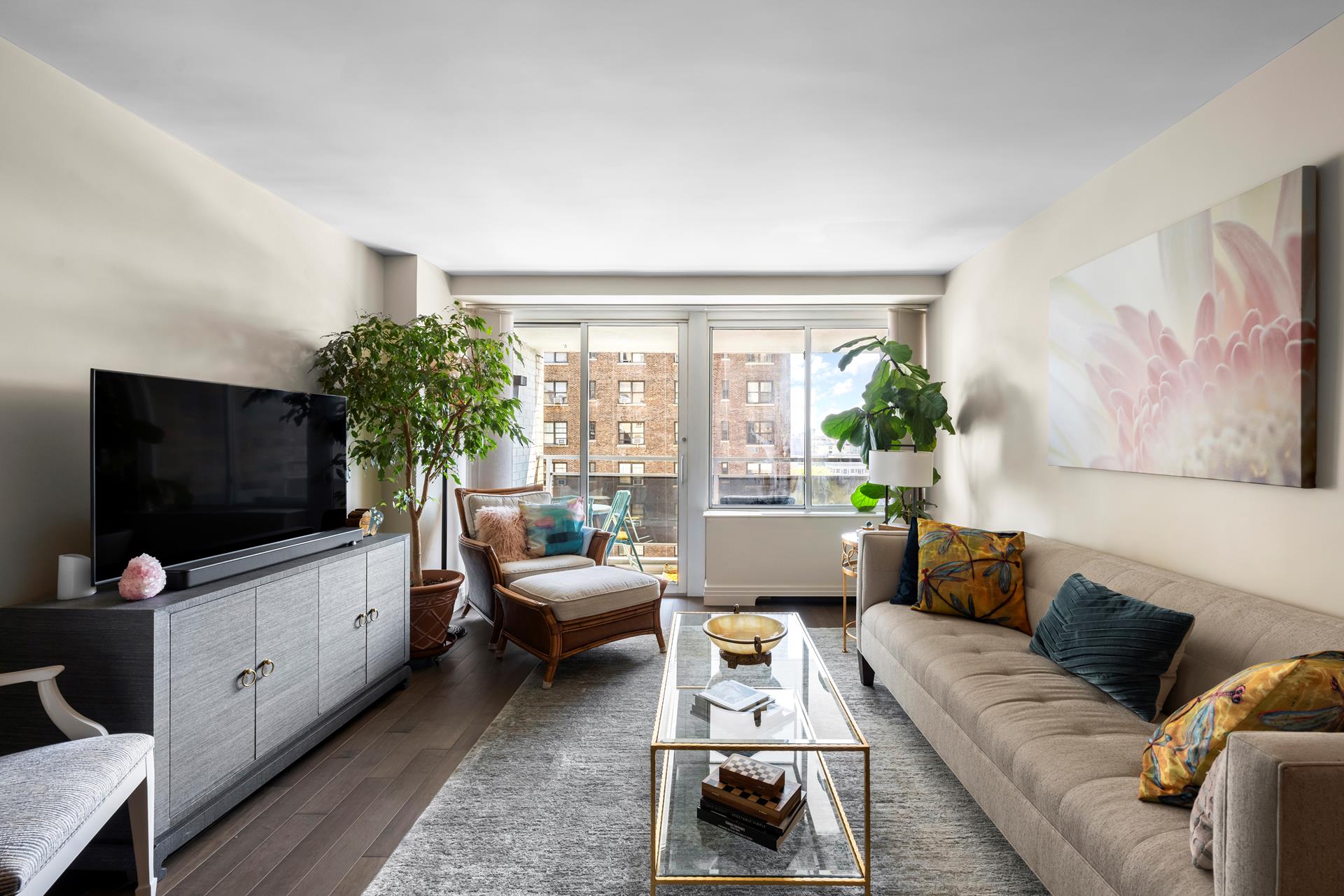 142 East 16th Street 14E, Gramercy Park, Downtown, NYC - 1 Bedrooms  
1 Bathrooms  
5 Rooms - 