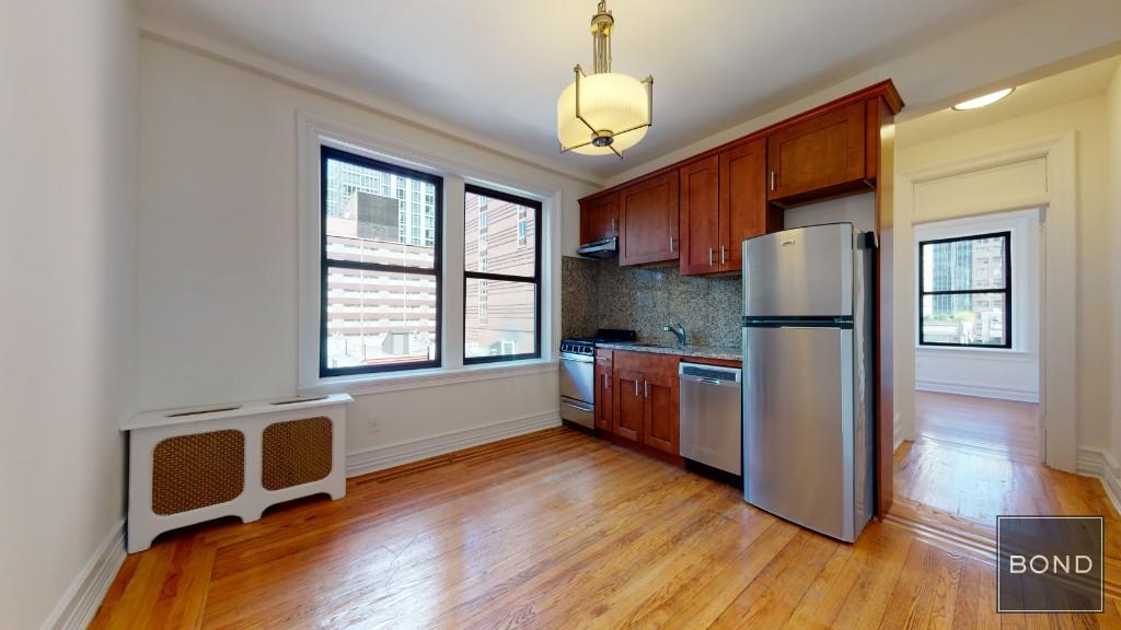 Photo 1 of 245 West 51st Street 902, Midtown West, NYC, $4,995, Web #: 1074927192